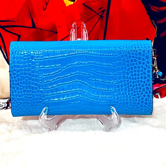 Henri Bendel Blue Organizer Wallet - Picture 2 of 3